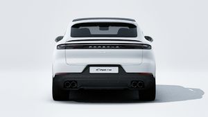 Cayenne S E-Hybrid Coupé ārējais skats, kurā redzama automašīnas aizmugure.