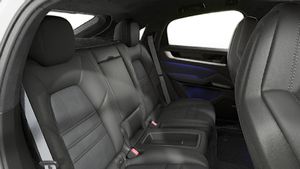 Skats no iekšpuses Cayenne Turbo E-Hybrid Coupé with GT Package