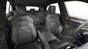 Skats no salona, kurā redzami priekšējie sēdekļi Cayenne Electric