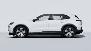 Cayenne Electric ārējais skats, kurā redzama automašīnas kreisā puse.