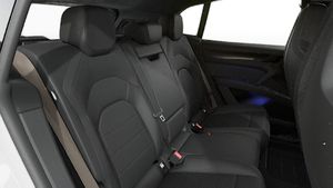 Skats no iekšpuses Cayenne Turbo Electric