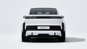 Cayenne Turbo Coupé Electric ārējais skats, kurā redzama automašīnas aizmugure.