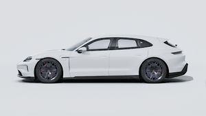 Taycan GTS Sport Turismo ārējais skats, kurā redzama automašīnas kreisā puse.