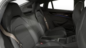 Skats no iekšpuses Panamera Turbo E-Hybrid