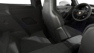 Vue de l'intérieur montrant les sièges arrière de 911 Carrera GTS
