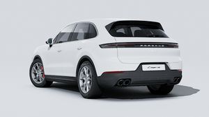 Vue extérieure de Cayenne S montrant l'arrière et le côté gauche de la voiture