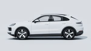 Vue extérieure de Cayenne E-Hybrid Coupé montrant le côté gauche de la voiture