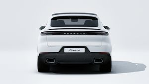 Vue extérieure de Cayenne E-Hybrid Coupé montrant l'arrière de la voiture