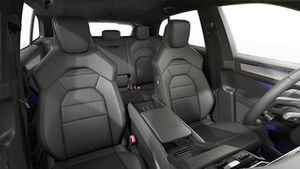 Vue intérieure montrant les sièges avant de Cayenne S Electric