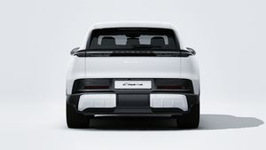 Vue extérieure de Cayenne S Electric montrant l'arrière de la voiture