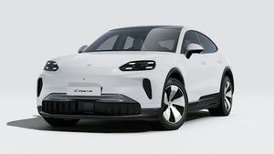 Vue extérieure de Cayenne Coupé Electric montrant l'avant et le côté gauche de la voiture