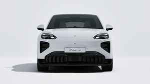 Vue extérieure de Cayenne Turbo Coupé Electric montrant l'avant de la voiture