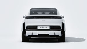 Vue extérieure de Cayenne Turbo Coupé Electric montrant l'arrière de la voiture