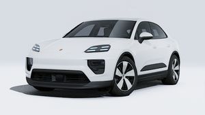 Vue extérieure de Macan 4 montrant l'avant et le côté gauche de la voiture