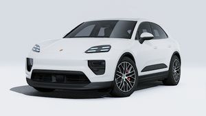 Vue extérieure de Macan 4S montrant l'avant et le côté gauche de la voiture
