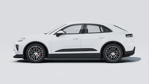 Vue extérieure de Macan 4S montrant le côté gauche de la voiture