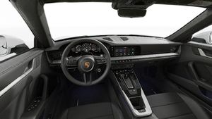 Вид изнутри на рулевое колесо и приборную панель 911 Targa 4S