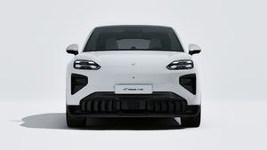 Внешний вид Cayenne Turbo Coupé Electric с изображением передней части автомобиля