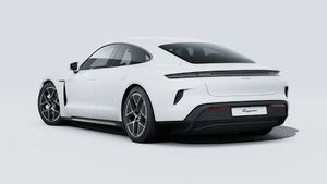 Внешний вид Taycan Turbo с изображением задней и левой части автомобиля