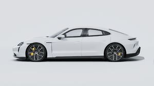 Внешний вид Taycan Turbo S с левой стороны автомобиля