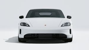Внешний вид Taycan Black Edition с изображением передней части автомобиля