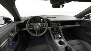 Вид изнутри на рулевое колесо и приборную панель Taycan 4S Black Edition