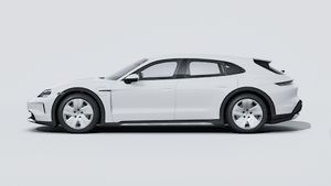 Внешний вид Taycan 4 Cross Turismo с левой стороны автомобиля