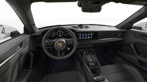 Внатрешен приказ што ги прикажува воланот и контролната табла на 911 Carrera GTS
