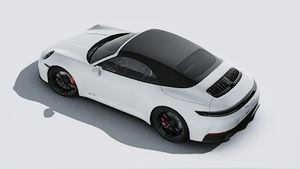 Надворешен поглед на 911 Carrera GTS Cabriolet гледан одозгора