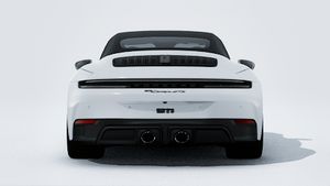 Надворешен поглед на 911 Carrera GTS Cabriolet кој го прикажува задниот дел на автомобилот