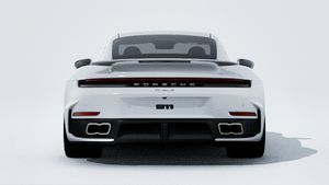 Надворешен поглед на 911 Turbo S кој го прикажува задниот дел на автомобилот