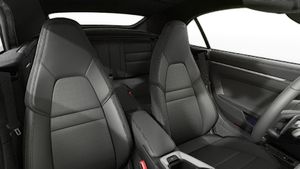 Внатрешен приказ кој ги прикажува предните седишта на 911 Carrera 4S Cabriolet