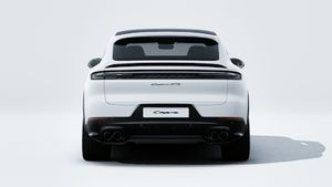 Надворешен поглед на Cayenne GTS Coupé кој го прикажува задниот дел на автомобилот