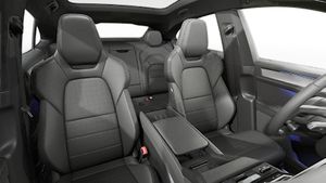 Внатрешен приказ кој ги прикажува предните седишта на Cayenne Coupé Electric