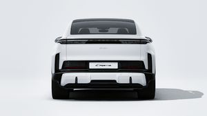 Надворешен поглед на Cayenne Turbo Coupé Electric кој го прикажува задниот дел на автомобилот