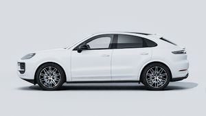 Exterior view of Cayenne Coupé Black Edition showing the left side of the car