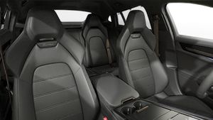 Interior view showing the front seats of Panamera Turbo E-Hybrid