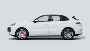 Vue extérieure de Cayenne Turbo E-Hybrid montrant le côté gauche de la voiture