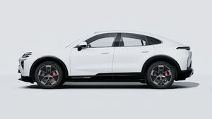 Vue extérieure de Cayenne Turbo Coupé Electric montrant le côté gauche de la voiture