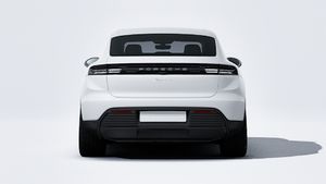 Vue extérieure de Macan 4 Electric montrant l'arrière de la voiture