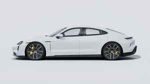 Vue extérieure de Taycan Turbo S montrant le côté gauche de la voiture