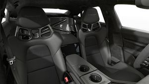 Vue intérieure montrant les sièges avant de Taycan Turbo GT with Weissach Package