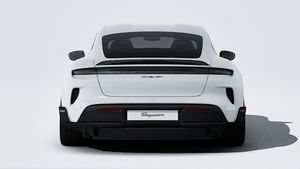 Vue extérieure de Taycan Turbo GT montrant l'arrière de la voiture