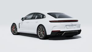 Vue extérieure de Panamera Turbo E-Hybrid montrant l'arrière et le côté gauche de la voiture