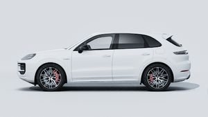 Exterior view of Cayenne S E-Hybrid Black Edition showing the left side of the car