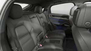 Interior view of Cayenne S E-Hybrid Coupé Black Edition