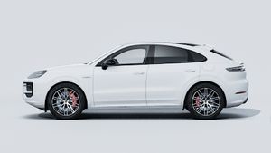 Exterior view of Cayenne S E-Hybrid Coupé Black Edition showing the left side of the car