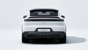 Exterior view of Cayenne Turbo GT showing the rear of the car