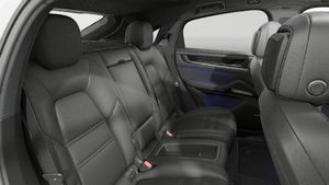 Interior view of Cayenne E-Hybrid Coupé Black Edition