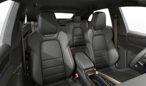 Interior view showing the front seats of Macan Turbo